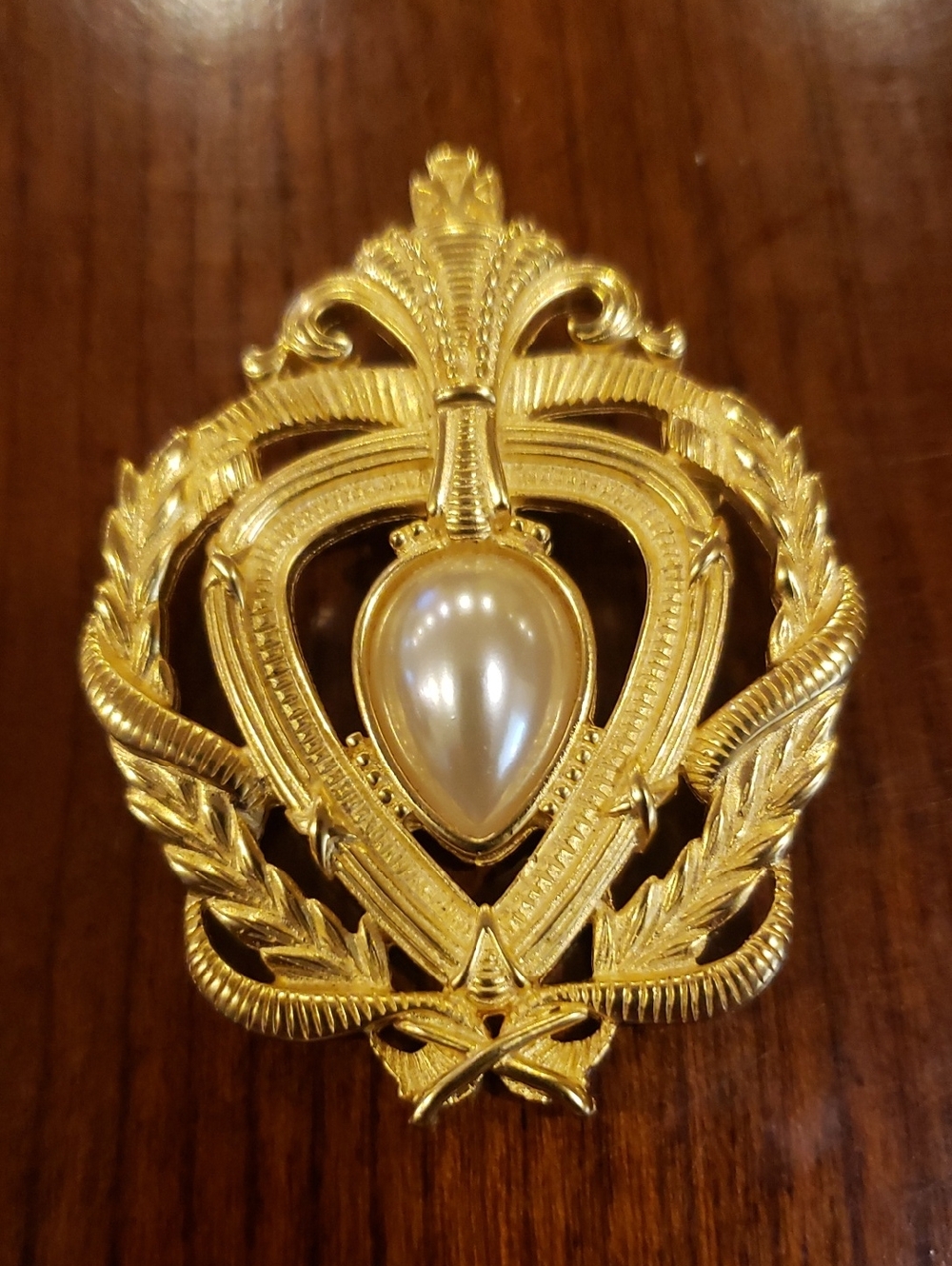 Vtg Paquette Gold-Tone Crest Brooch with Faux Pearl Accent